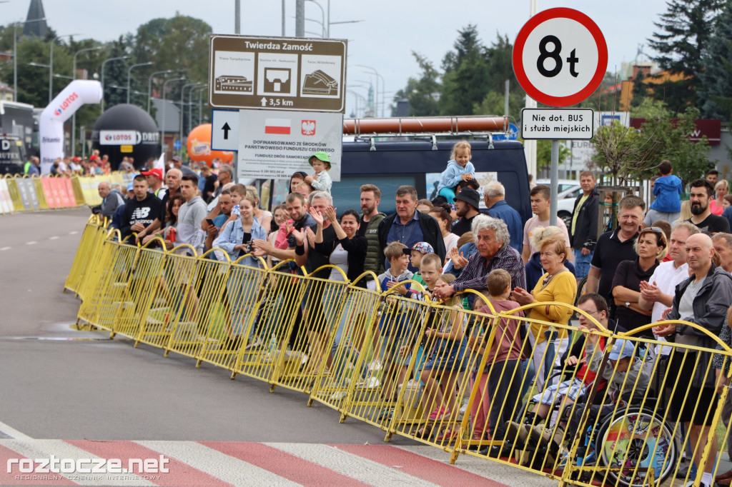 Finisz II etapu wyścigu kolarskiego Tour de Pologne w Zamościu