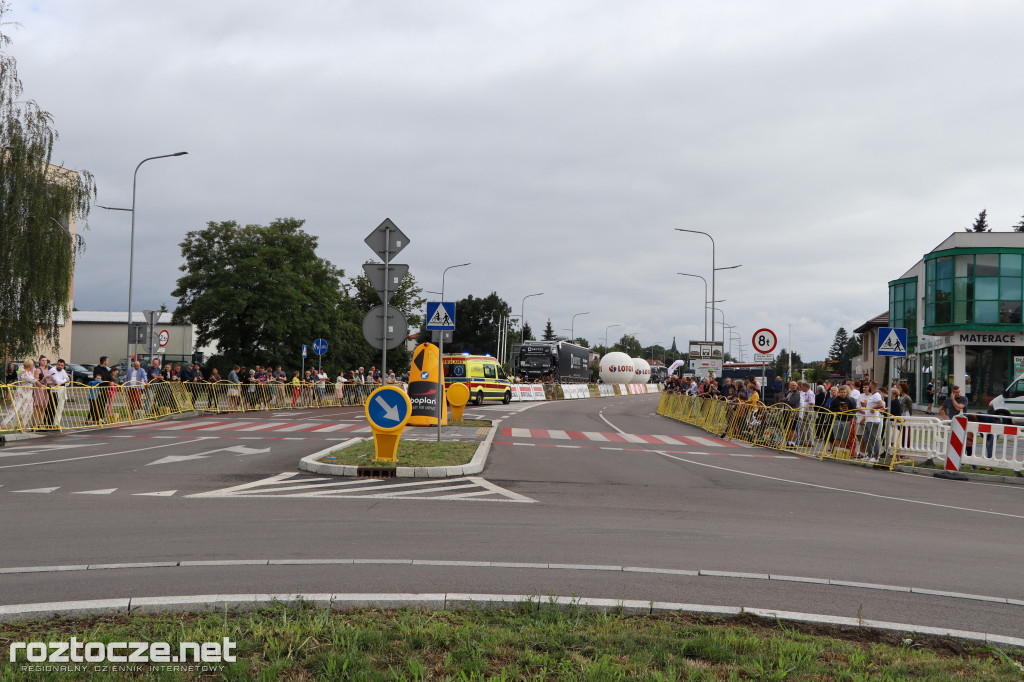 Finisz II etapu wyścigu kolarskiego Tour de Pologne w Zamościu