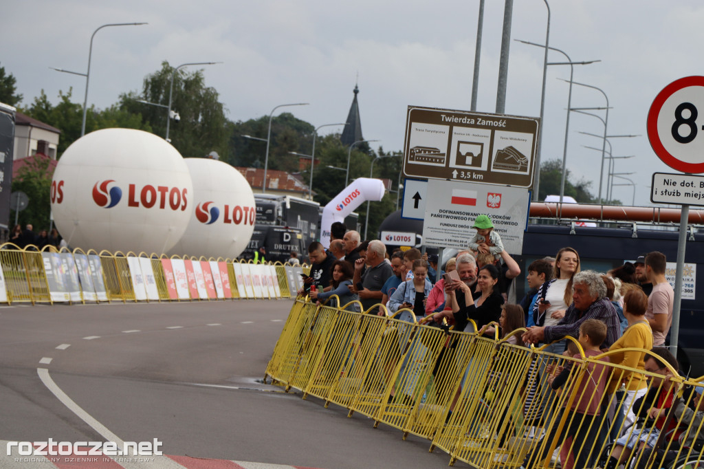 Finisz II etapu wyścigu kolarskiego Tour de Pologne w Zamościu