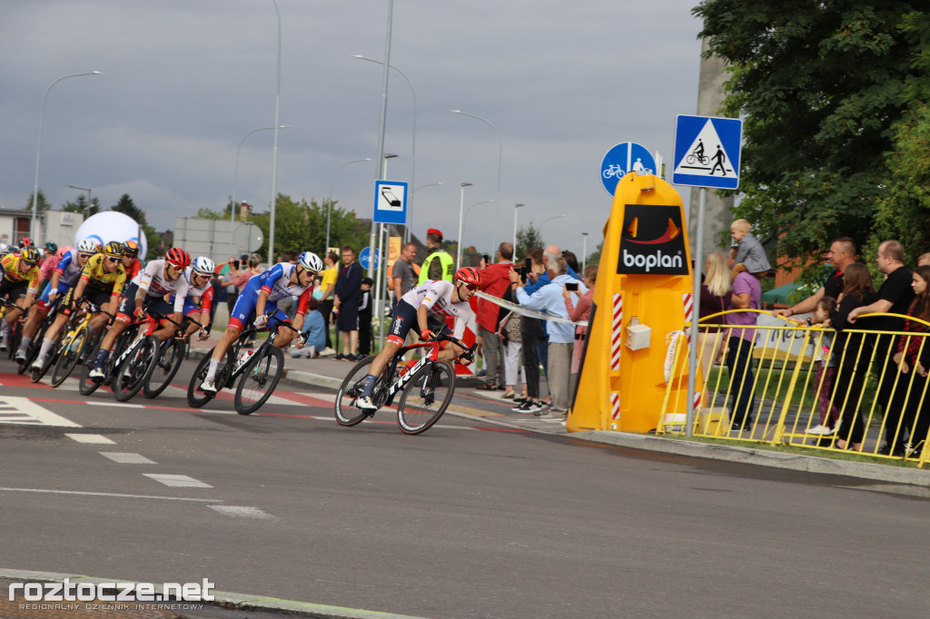 Finisz II etapu wyścigu kolarskiego Tour de Pologne w Zamościu