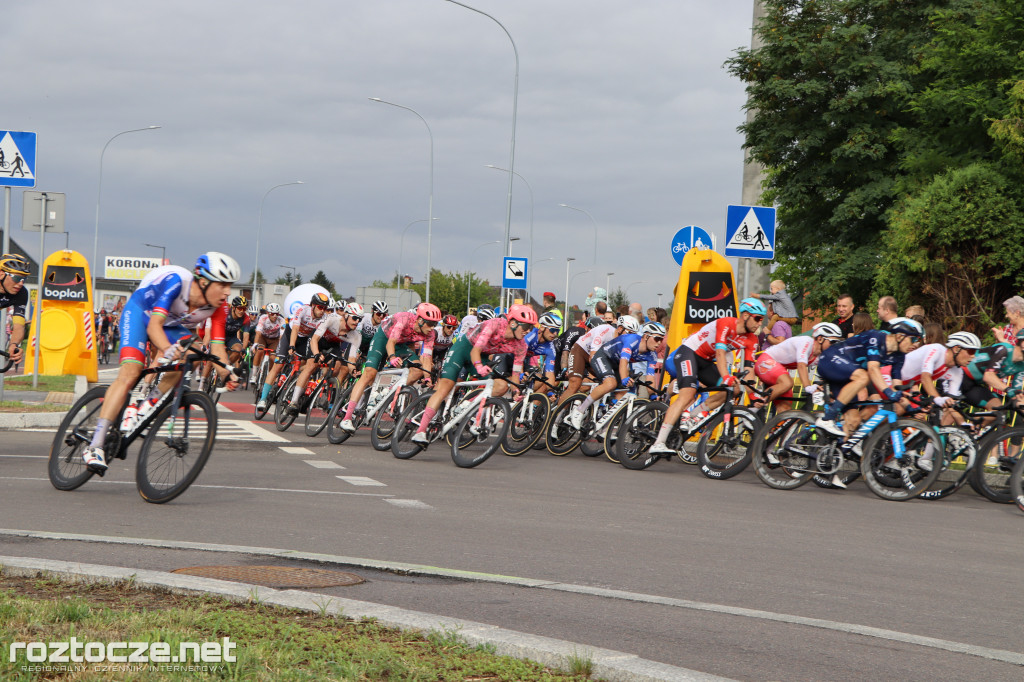 Finisz II etapu wyścigu kolarskiego Tour de Pologne w Zamościu
