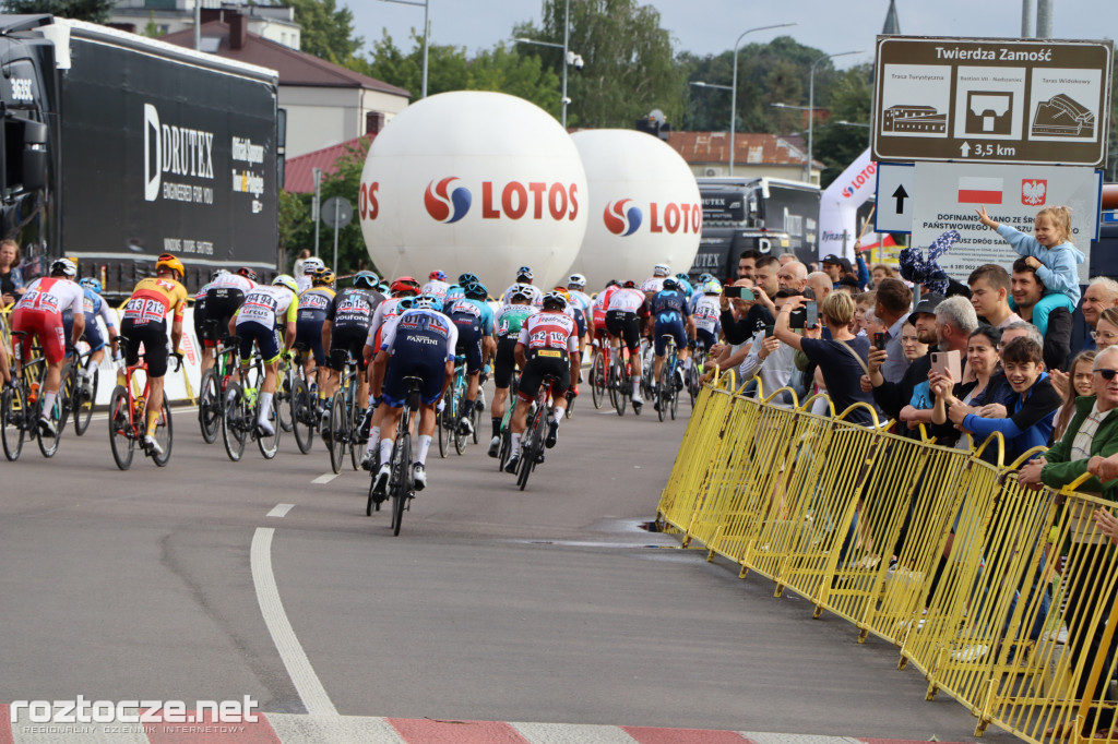 Finisz II etapu wyścigu kolarskiego Tour de Pologne w Zamościu