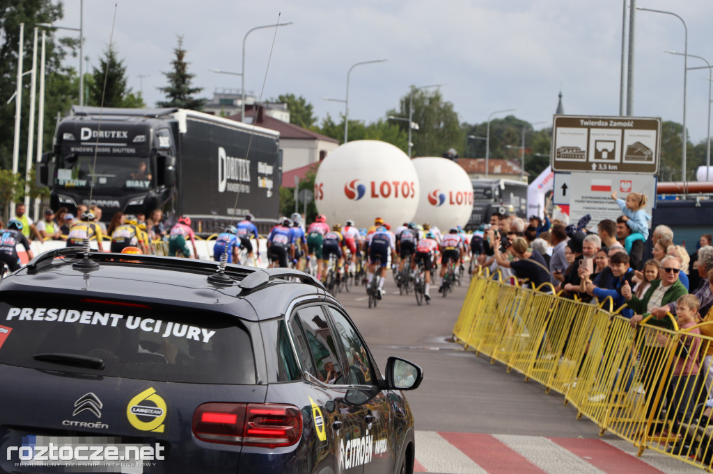 Finisz II etapu wyścigu kolarskiego Tour de Pologne w Zamościu
