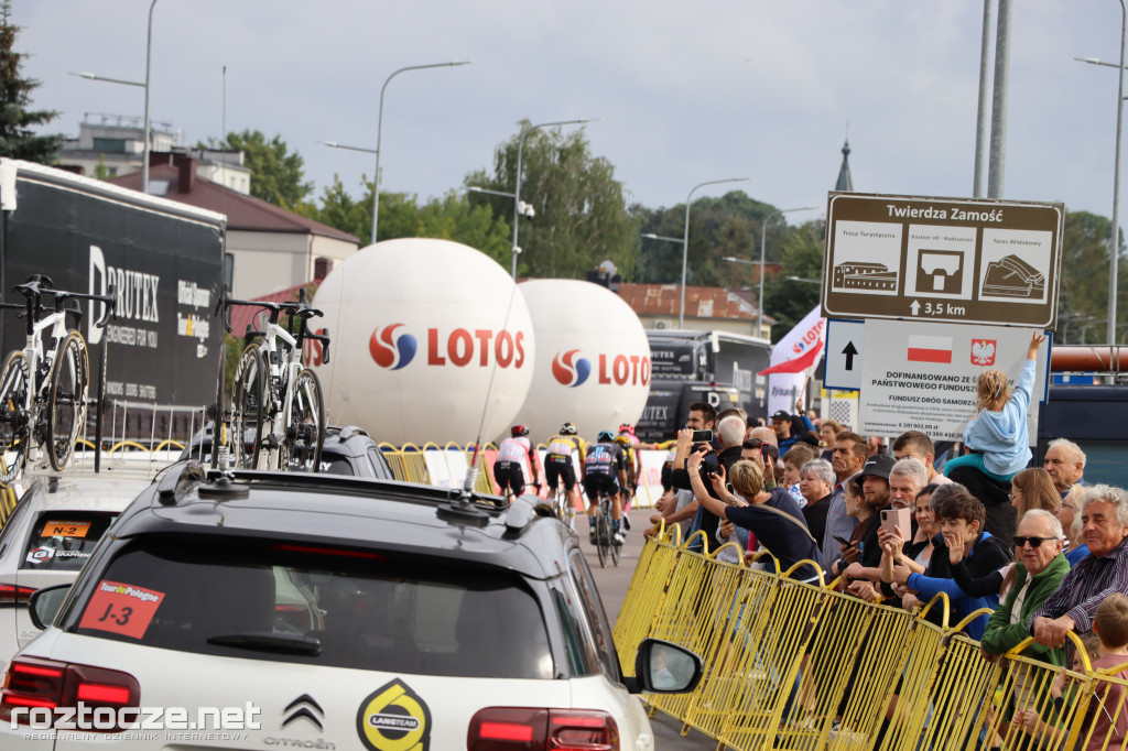 Finisz II etapu wyścigu kolarskiego Tour de Pologne w Zamościu