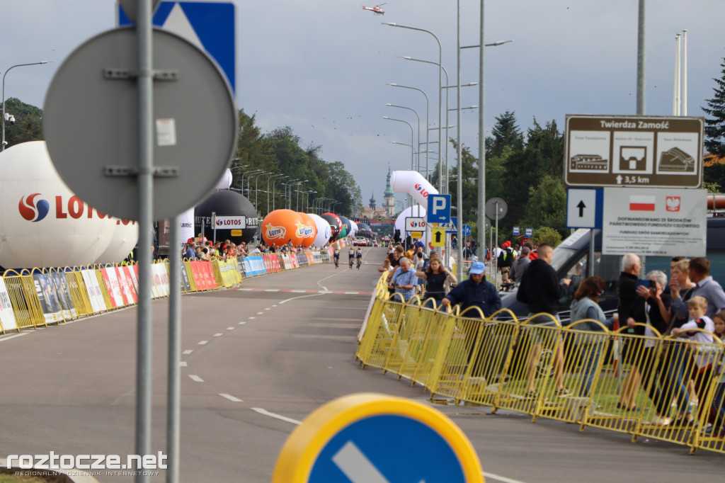 Finisz II etapu wyścigu kolarskiego Tour de Pologne w Zamościu
