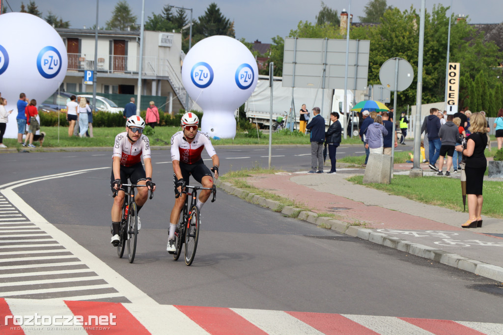 Finisz II etapu wyścigu kolarskiego Tour de Pologne w Zamościu