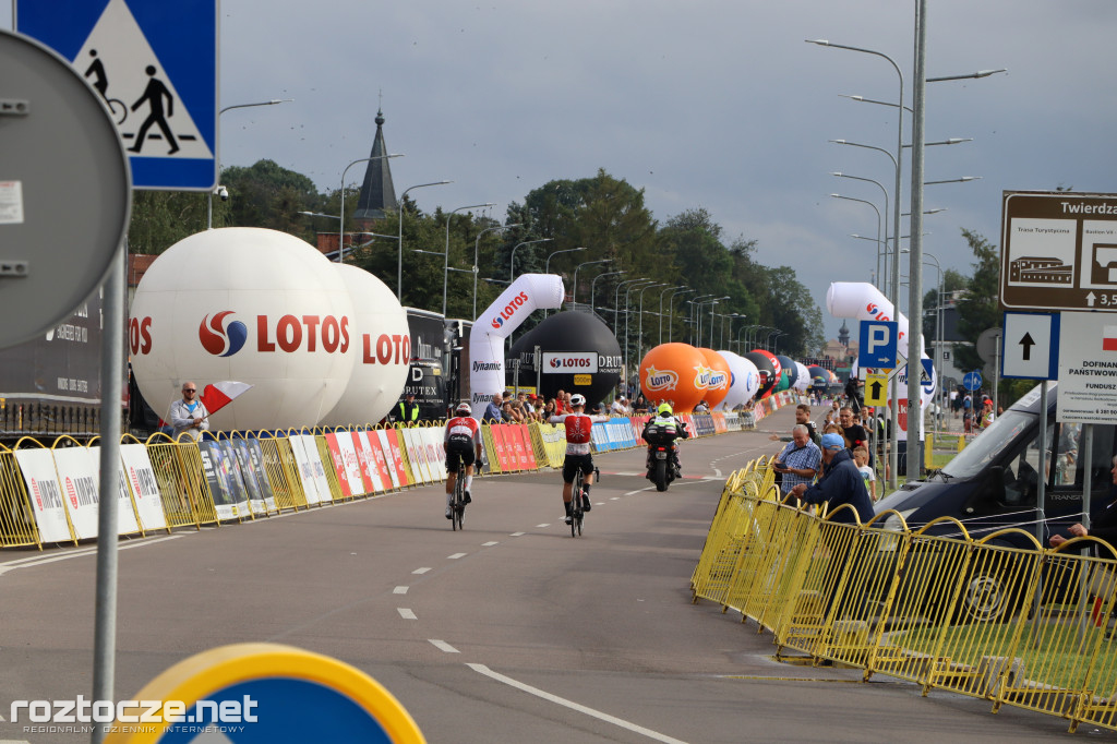 Finisz II etapu wyścigu kolarskiego Tour de Pologne w Zamościu