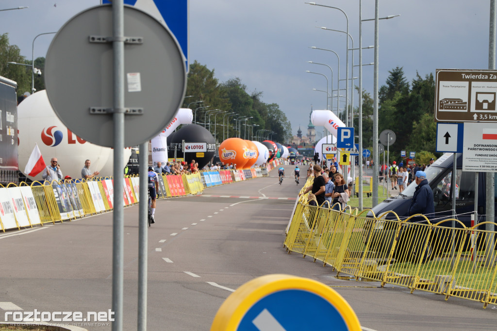 Finisz II etapu wyścigu kolarskiego Tour de Pologne w Zamościu