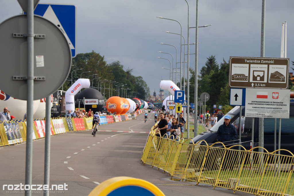 Finisz II etapu wyścigu kolarskiego Tour de Pologne w Zamościu