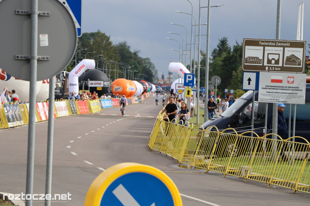 Finisz II etapu wyścigu kolarskiego Tour de Pologne w Zamościu