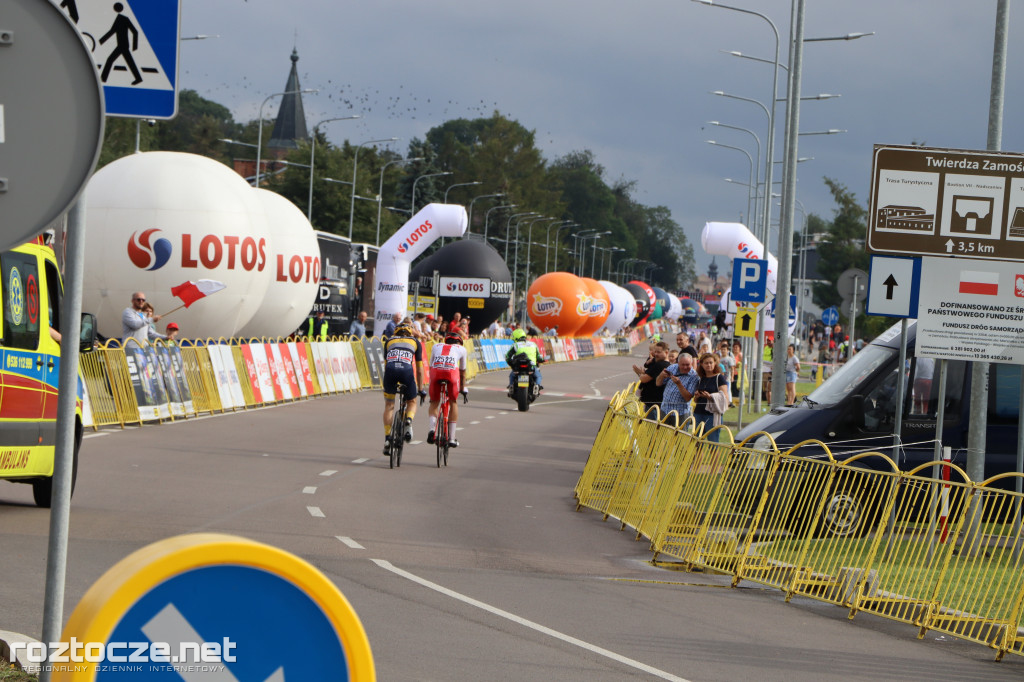 Finisz II etapu wyścigu kolarskiego Tour de Pologne w Zamościu