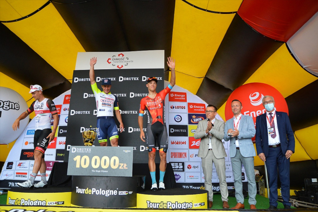 Finisz II etapu wyścigu kolarskiego Tour de Pologne w Zamościu [META]