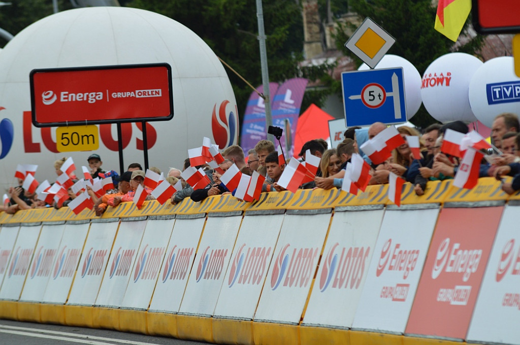 Finisz II etapu wyścigu kolarskiego Tour de Pologne w Zamościu [META]