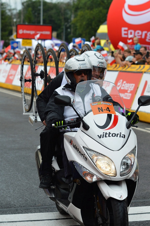 Finisz II etapu wyścigu kolarskiego Tour de Pologne w Zamościu [META]