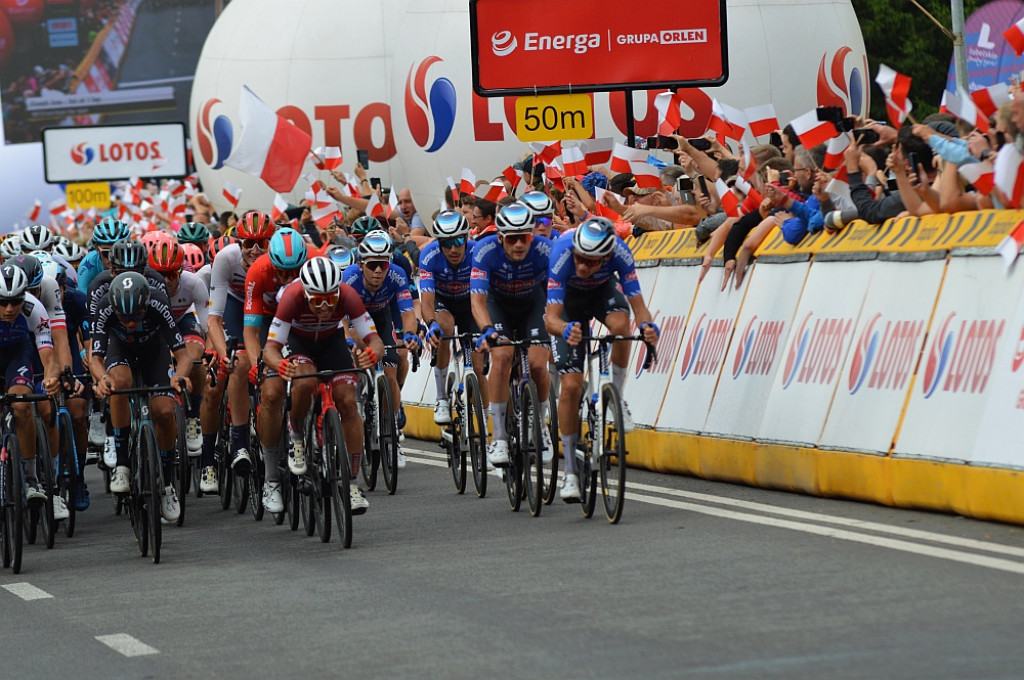 Finisz II etapu wyścigu kolarskiego Tour de Pologne w Zamościu [META]