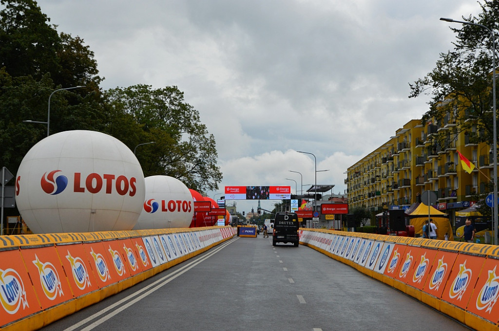 Finisz II etapu wyścigu kolarskiego Tour de Pologne w Zamościu [META]