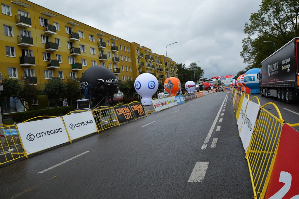 Finisz II etapu wyścigu kolarskiego Tour de Pologne w Zamościu [META]