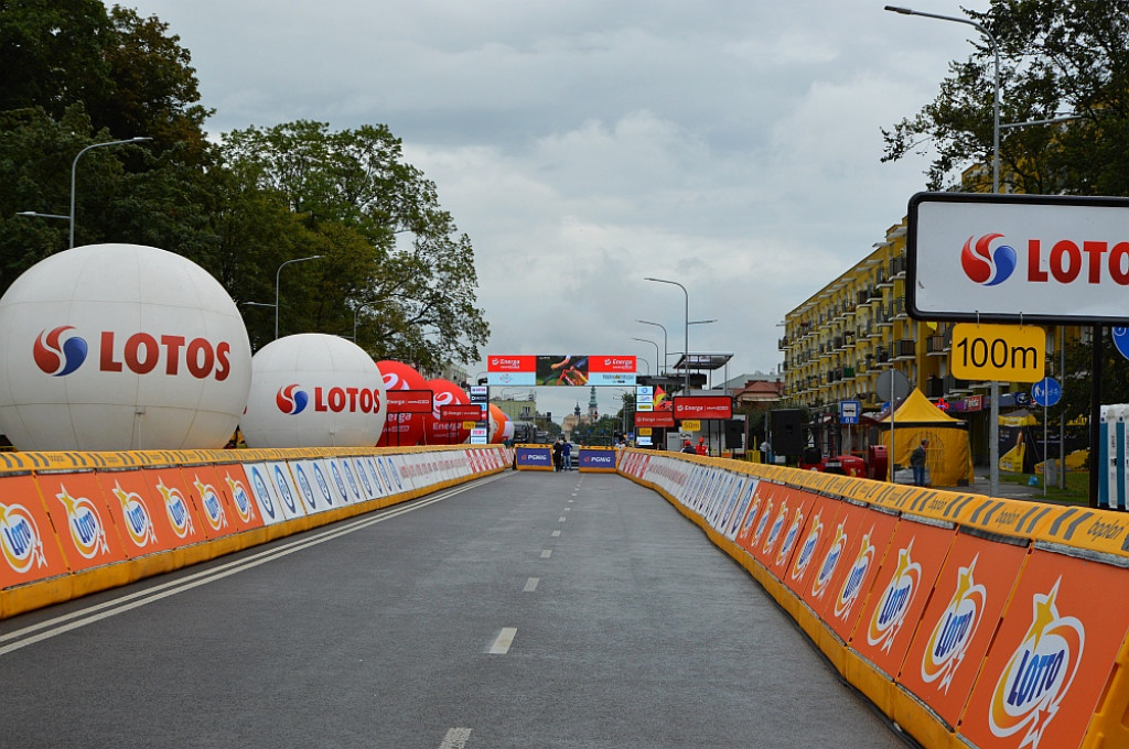Finisz II etapu wyścigu kolarskiego Tour de Pologne w Zamościu [META]