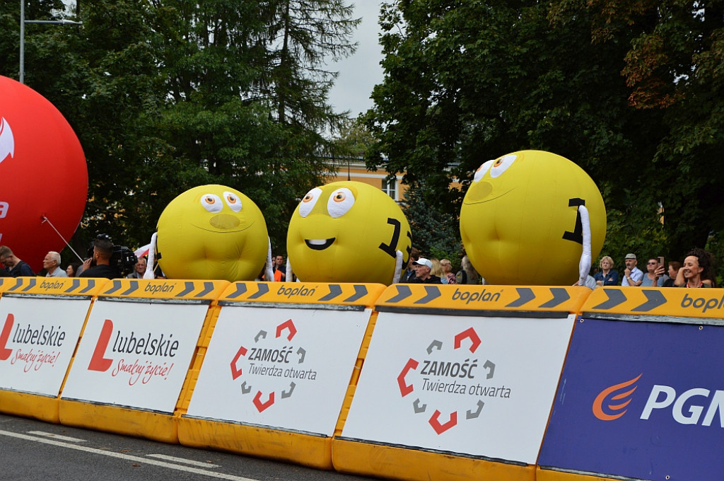 Finisz II etapu wyścigu kolarskiego Tour de Pologne w Zamościu [META]
