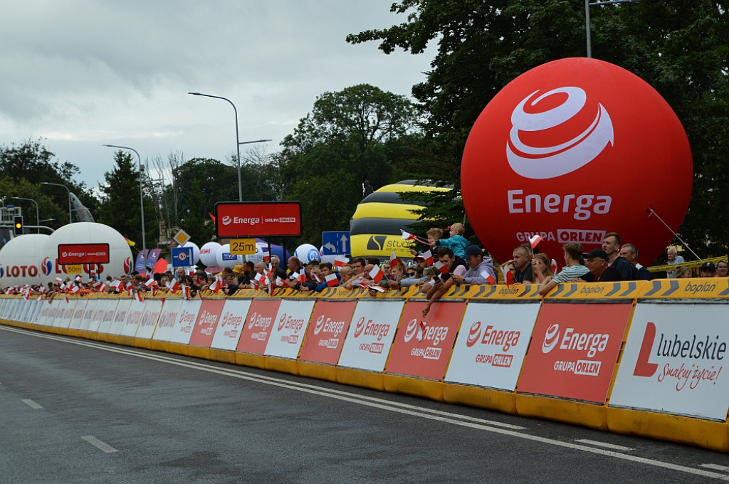 Finisz II etapu wyścigu kolarskiego Tour de Pologne w Zamościu [META]