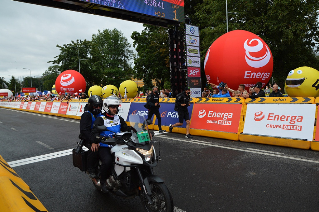 Finisz II etapu wyścigu kolarskiego Tour de Pologne w Zamościu [META]