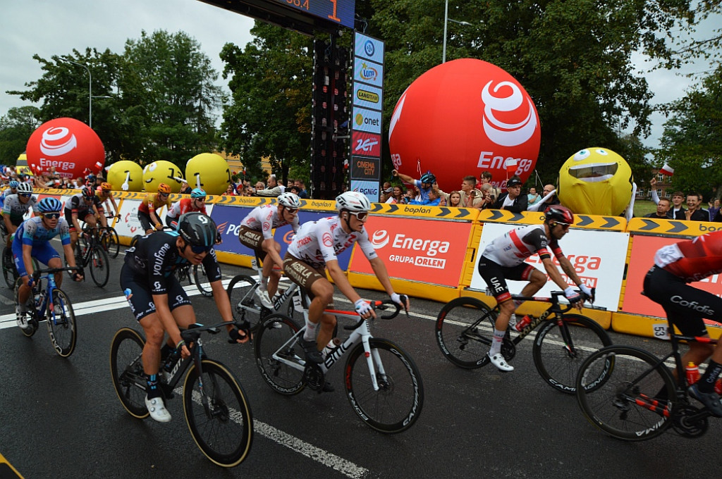 Finisz II etapu wyścigu kolarskiego Tour de Pologne w Zamościu [META]
