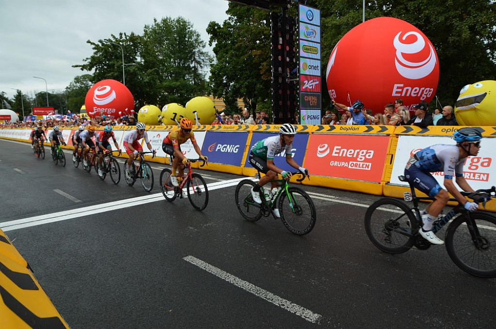 Finisz II etapu wyścigu kolarskiego Tour de Pologne w Zamościu [META]