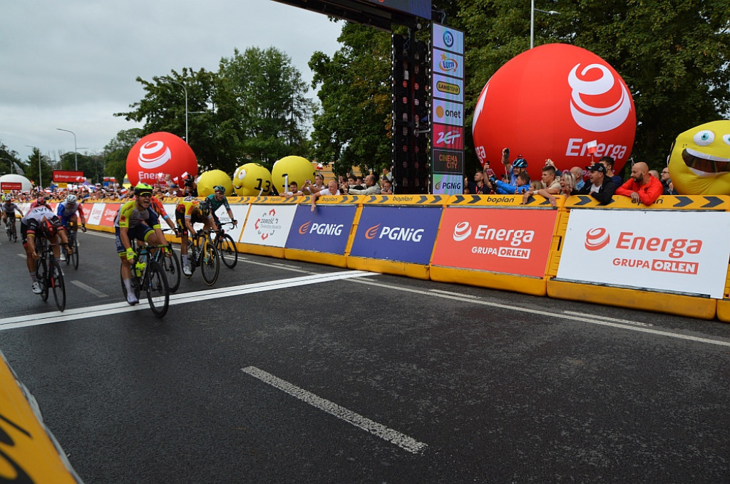 Finisz II etapu wyścigu kolarskiego Tour de Pologne w Zamościu [META]