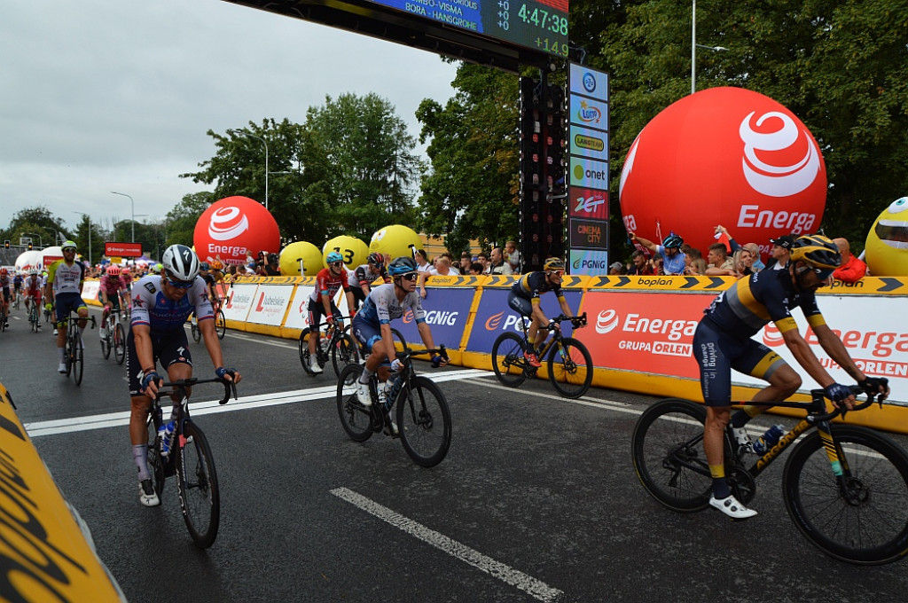 Finisz II etapu wyścigu kolarskiego Tour de Pologne w Zamościu [META]