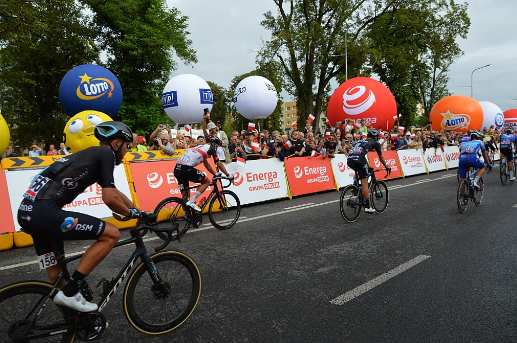 Finisz II etapu wyścigu kolarskiego Tour de Pologne w Zamościu [META]