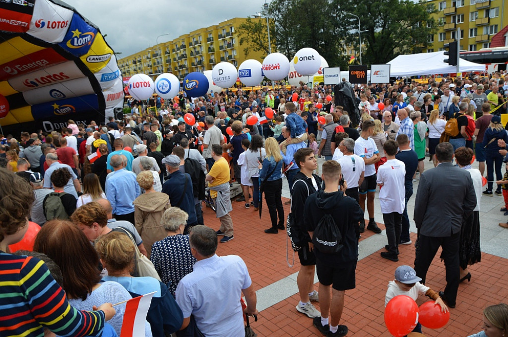 Finisz II etapu wyścigu kolarskiego Tour de Pologne w Zamościu [META]