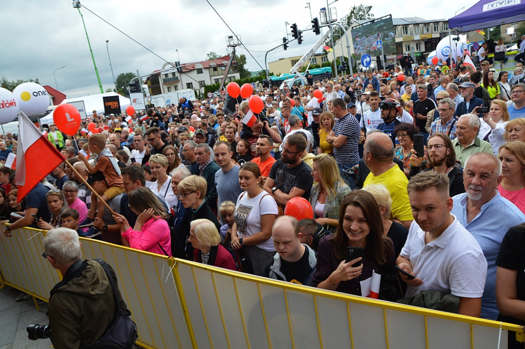 Finisz II etapu wyścigu kolarskiego Tour de Pologne w Zamościu [META]