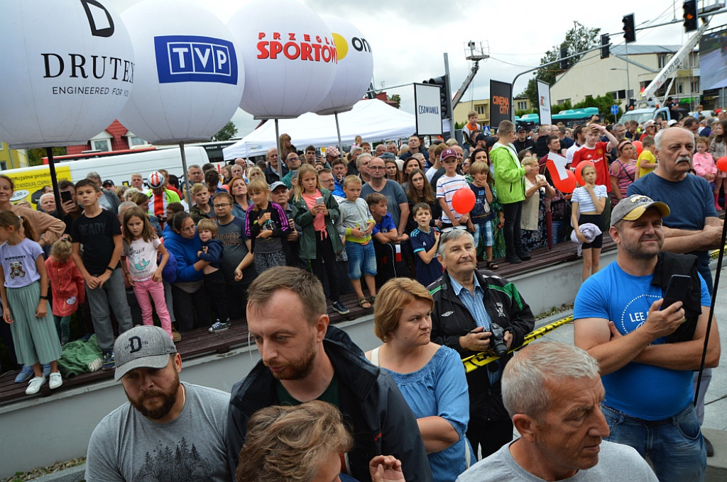 Finisz II etapu wyścigu kolarskiego Tour de Pologne w Zamościu [META]