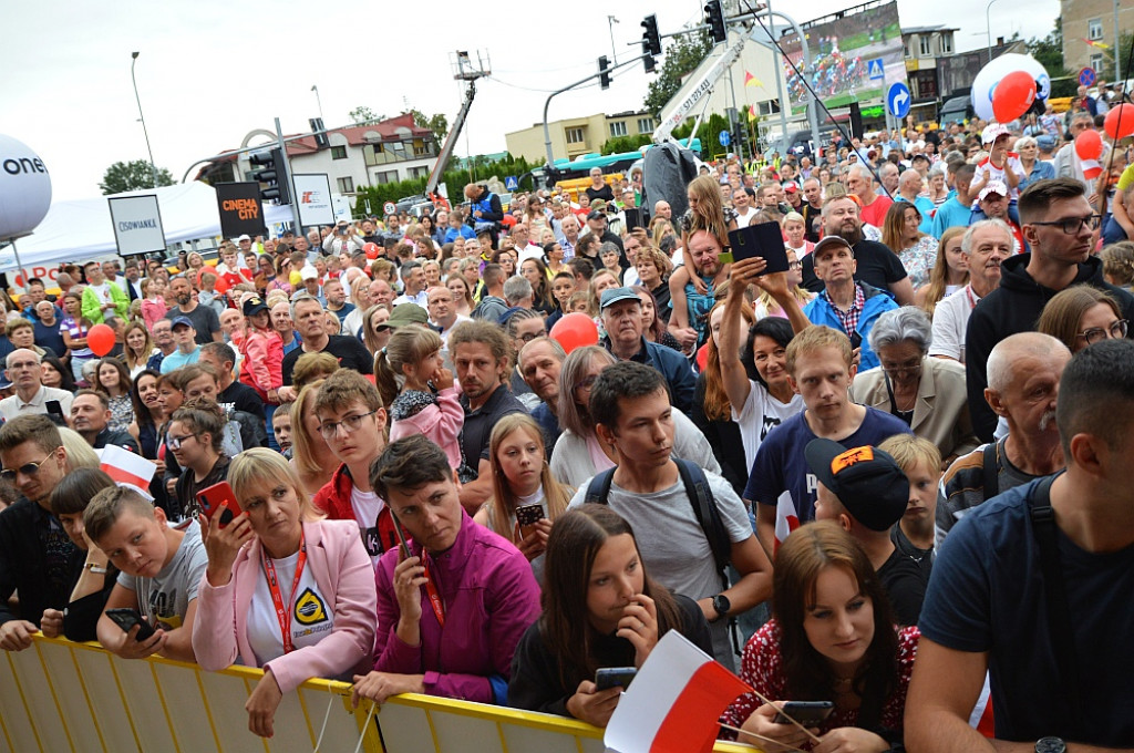 Finisz II etapu wyścigu kolarskiego Tour de Pologne w Zamościu [META]
