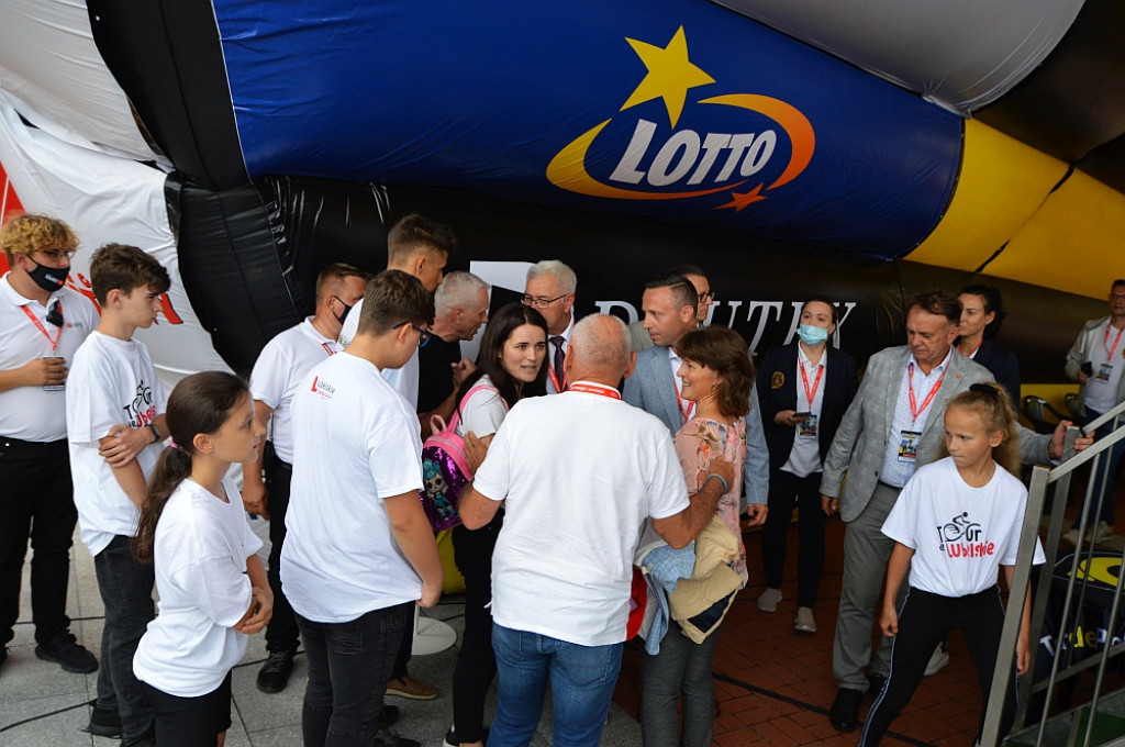 Finisz II etapu wyścigu kolarskiego Tour de Pologne w Zamościu [META]