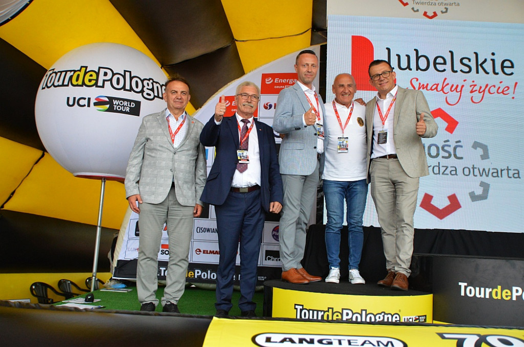 Finisz II etapu wyścigu kolarskiego Tour de Pologne w Zamościu [META]