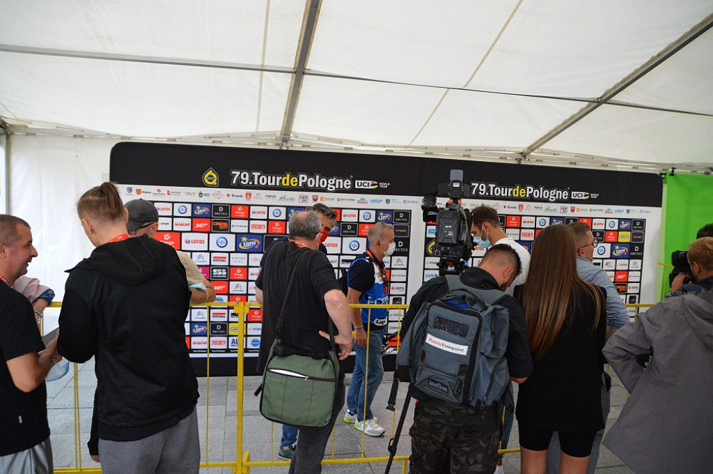 Finisz II etapu wyścigu kolarskiego Tour de Pologne w Zamościu [META]