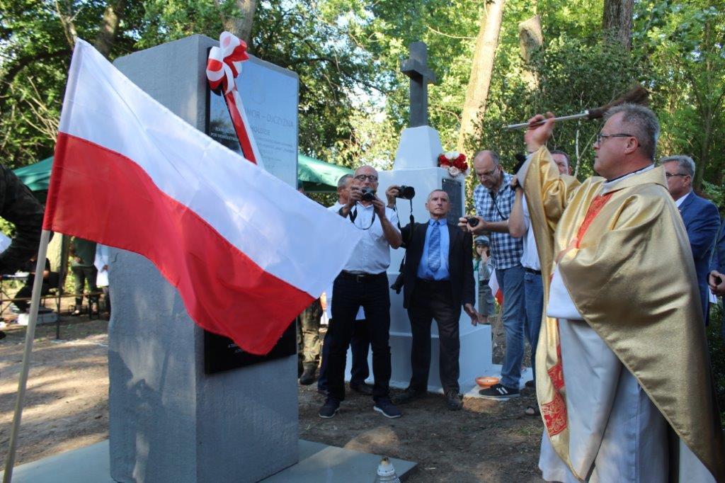 Uroczyste odsłonięcie płyty pamiątkowej żołnierzy II Inspektoratu Zamojskiego AK