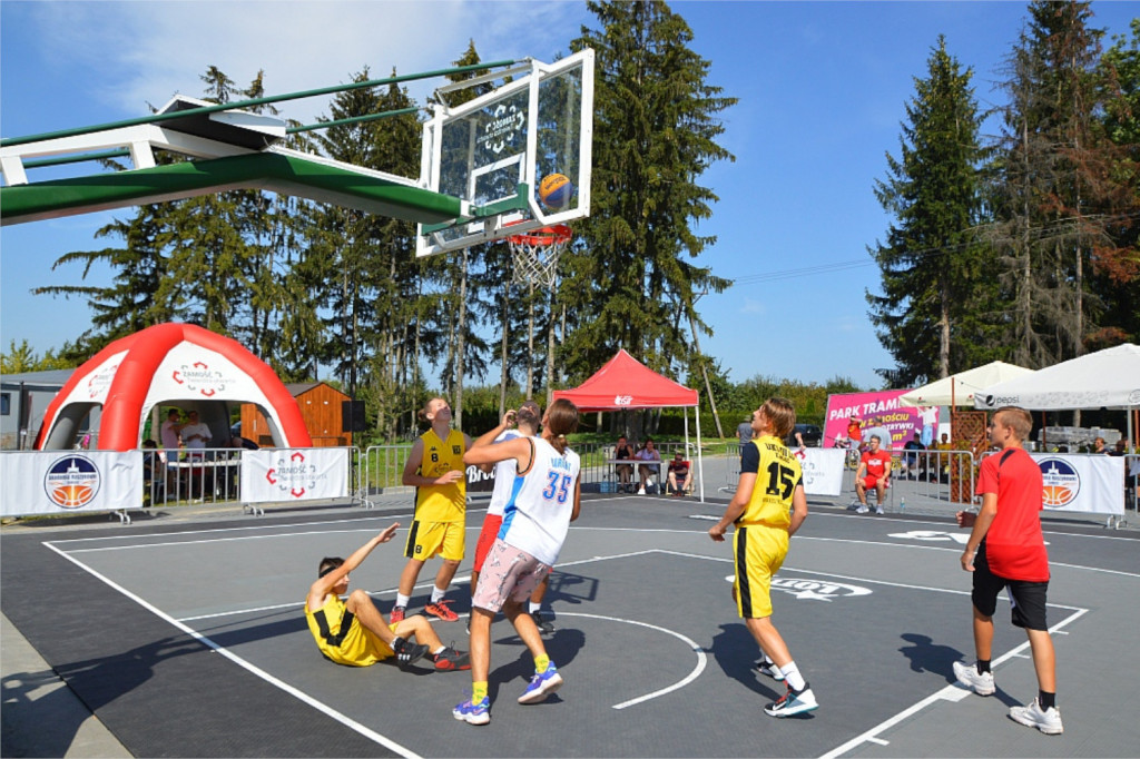 Sportowe zakończenie wakacji nad zamojskim zalewem z koszykówką 3x3