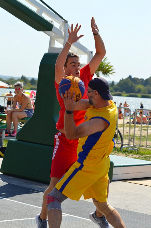 Sportowe zakończenie wakacji nad zamojskim zalewem z koszykówką 3x3