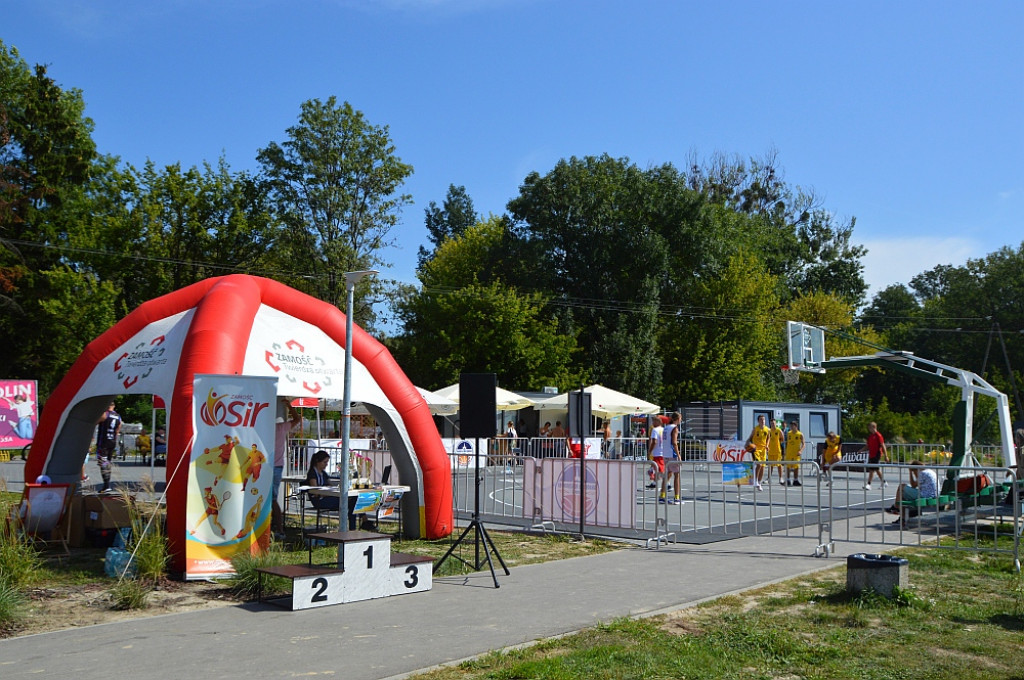 Sportowe zakończenie wakacji nad zamojskim zalewem z koszykówką 3x3