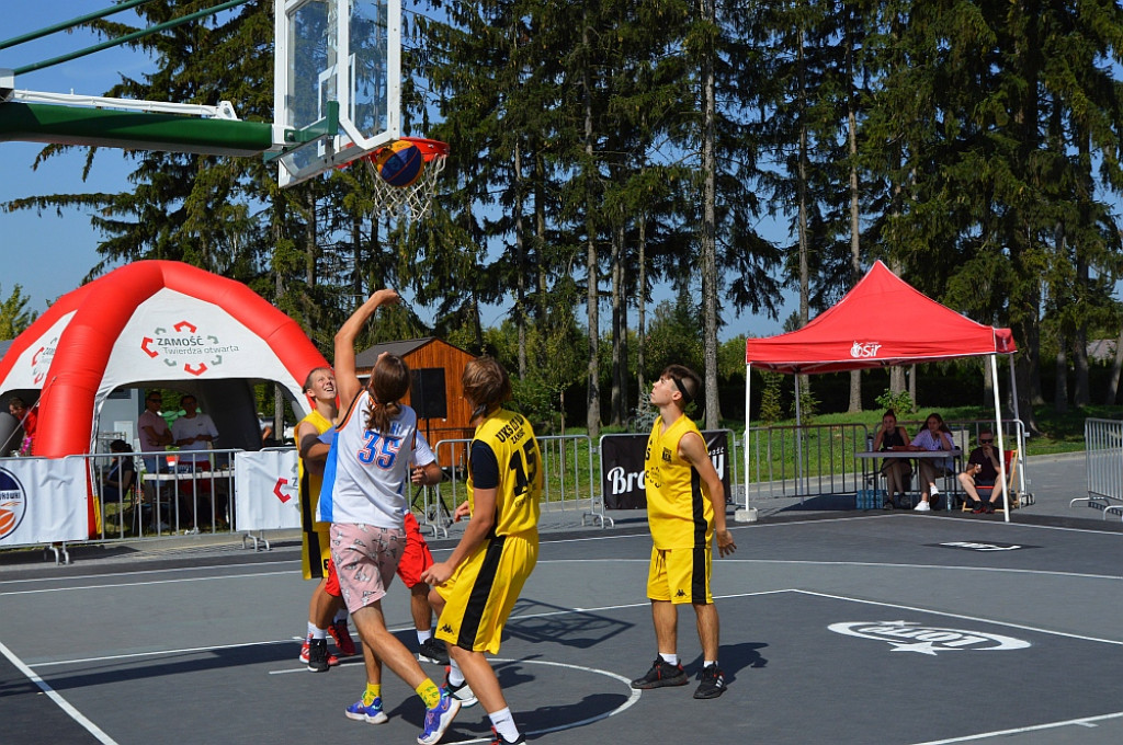 Sportowe zakończenie wakacji nad zamojskim zalewem z koszykówką 3x3