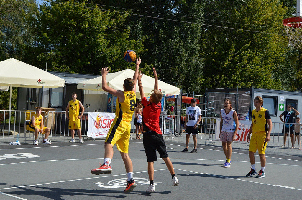 Sportowe zakończenie wakacji nad zamojskim zalewem z koszykówką 3x3
