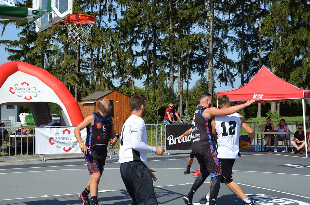 Sportowe zakończenie wakacji nad zamojskim zalewem z koszykówką 3x3
