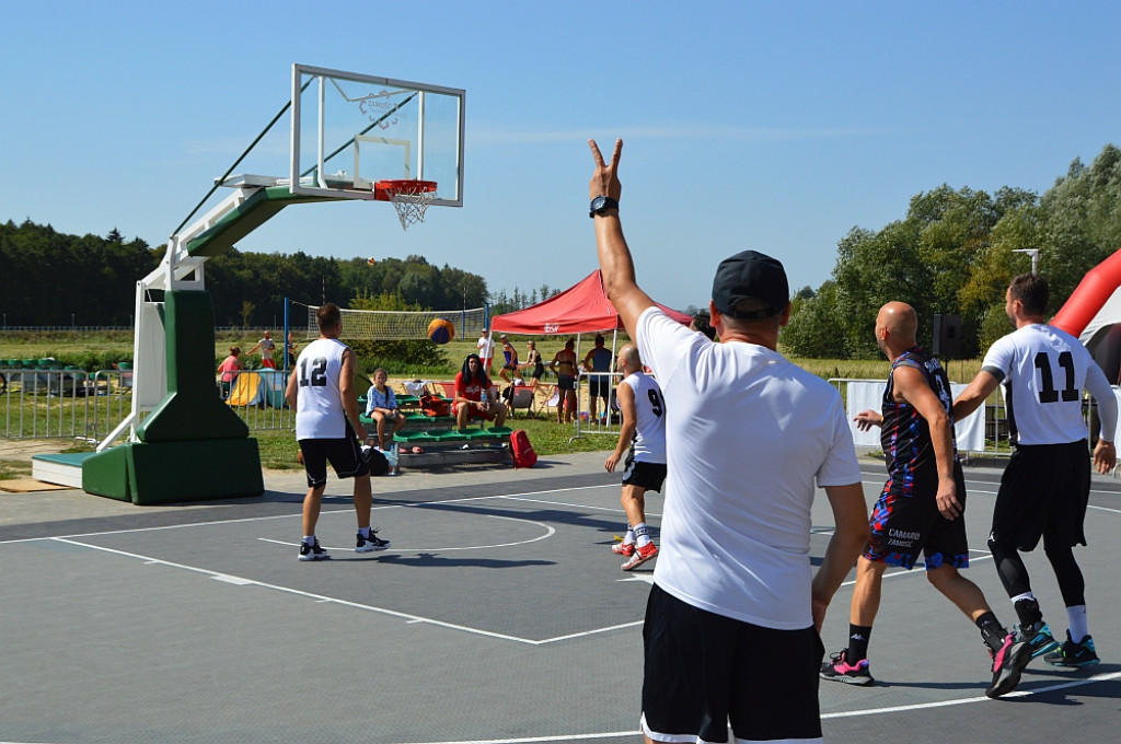 Sportowe zakończenie wakacji nad zamojskim zalewem z koszykówką 3x3