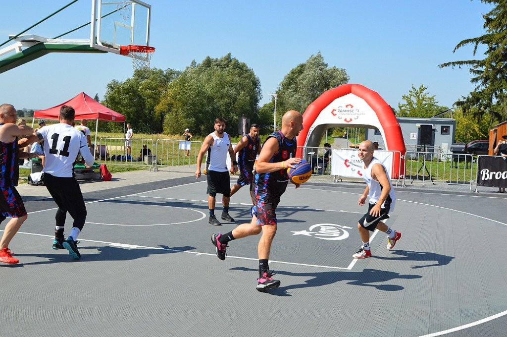 Sportowe zakończenie wakacji nad zamojskim zalewem z koszykówką 3x3