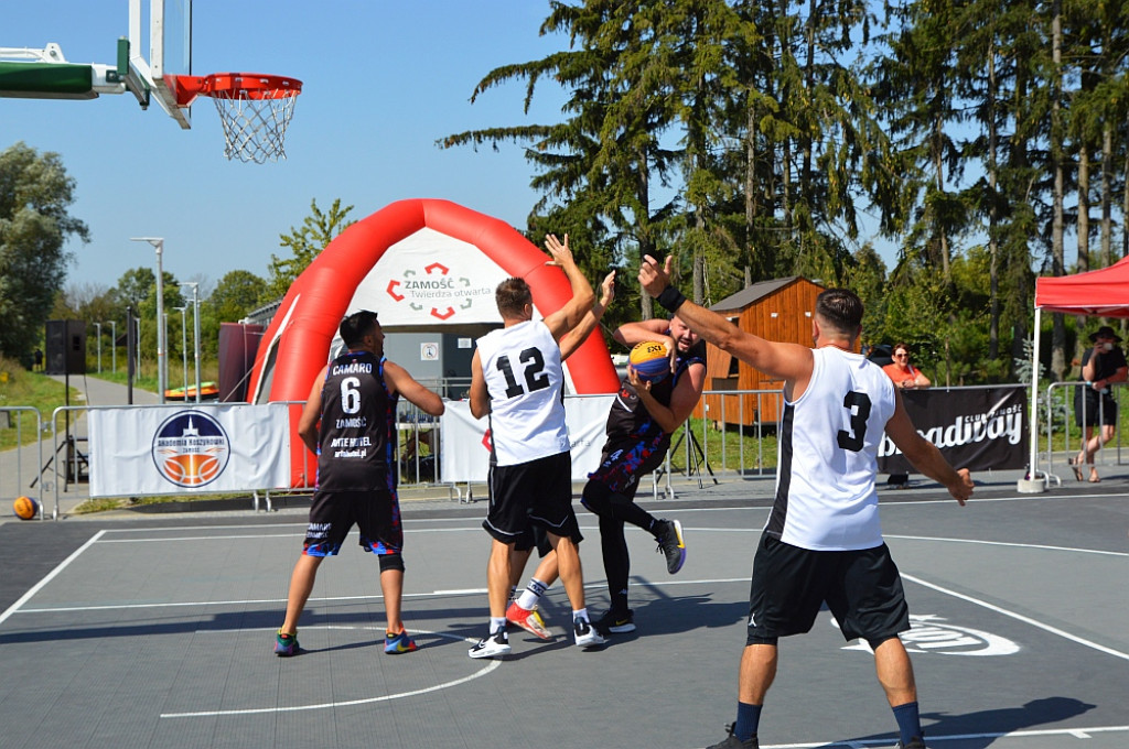 Sportowe zakończenie wakacji nad zamojskim zalewem z koszykówką 3x3