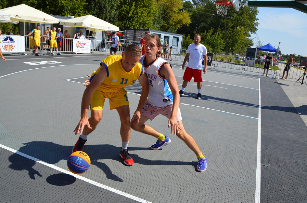 Sportowe zakończenie wakacji nad zamojskim zalewem z koszykówką 3x3