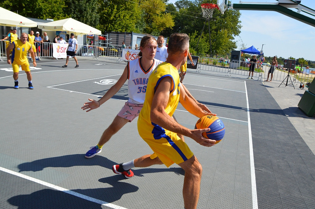 Sportowe zakończenie wakacji nad zamojskim zalewem z koszykówką 3x3