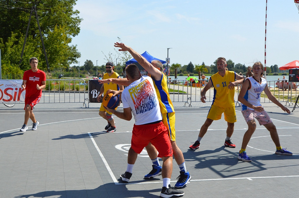 Sportowe zakończenie wakacji nad zamojskim zalewem z koszykówką 3x3